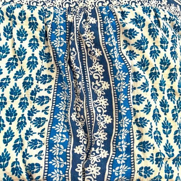 New Directions blue white asymmetrical hem batik print skirt - Picture 2 of 7